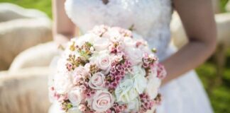 How To Match Fresh Flowers With Your Wedding Outfit How To Match Fresh Flowers With Your Wedding Outfit