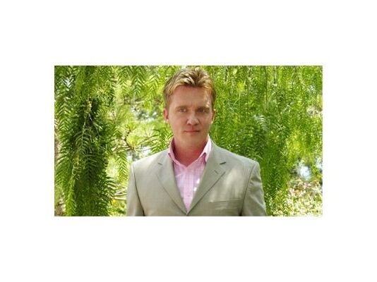 Anthony Michael Hall Biography.