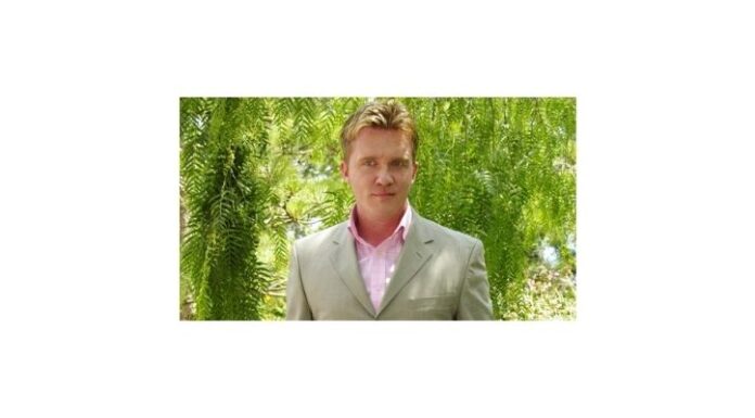 Anthony Michael Hall Biography.