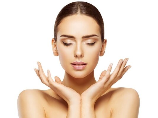 Craving For A Die-For Flawless Skin? Rose Water Is Your Ultimate Solution: Here Is How Craving For A Die-For Flawless Skin