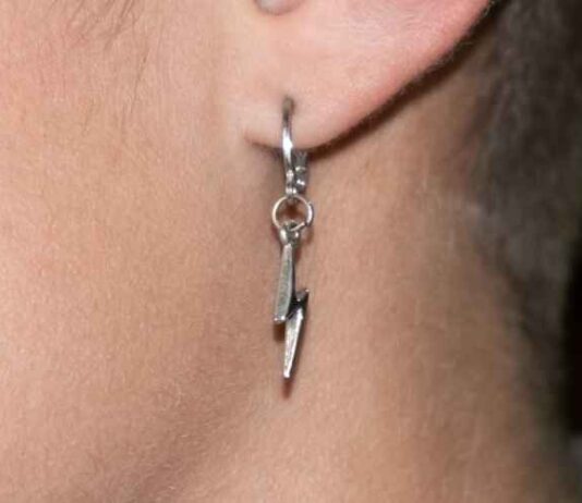 How to Pierce Your Ears: A Step by Step Guide How to Pierce Your Ears