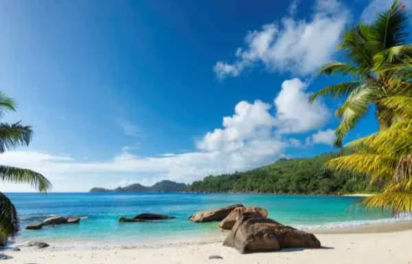 Maldives vs. Hawaii: Which Island Paradise Is Best for Senior Travelers? Maldives vs. Hawaii: Which Island Paradise Is Best for Senior Travelers?